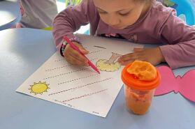 Cu creionul pe hârtie, am început să scriem...✏️..exerciții grafice📝