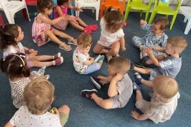 Deschide urechea bine, să vedem… ghicești ori ba? Cine te-a chemat (strigat) pe nume? Hai, ghicește, nu mai sta!”