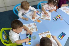 Toamna dansează pe degețele! 🎨