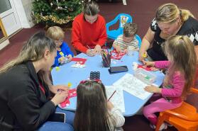 Atelierul „Cizmulița Moșului” – emoție, culoare și bucurie împărtășite