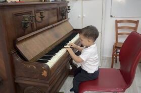 🎶 Cursuri de pian la Grădinița „Angel Kids” Iași 🎶 🎹