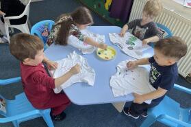 Programul nostru „altfel”: 👕 Marți:  Școala Altfel” – „Designeri textili”